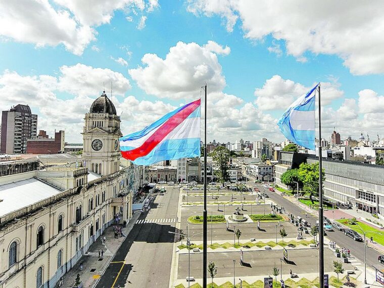 Más de 2000 alumnos de Paraná prometerán lealtad a la bandera en plaza Mansilla Más de 2000 alumnos de Paraná prometerán lealtad a la bandera en plaza Mansilla
