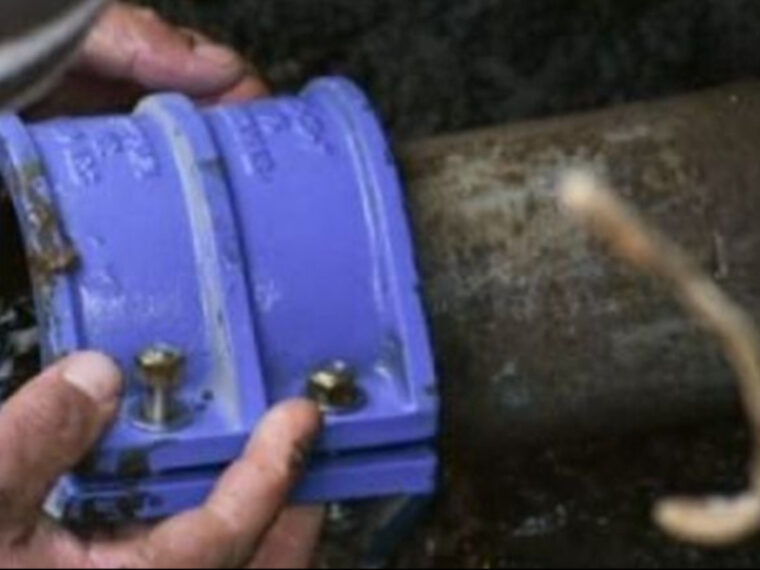 Reparan un caño maestro y podría haber baja presión de agua en sectores de la ciudad Reparan un caño maestro y podría haber baja presión de agua en sectores de la ciudad