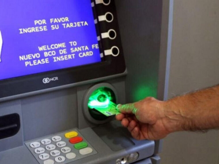 Bancarios realizan este lunes un paro en todo el país