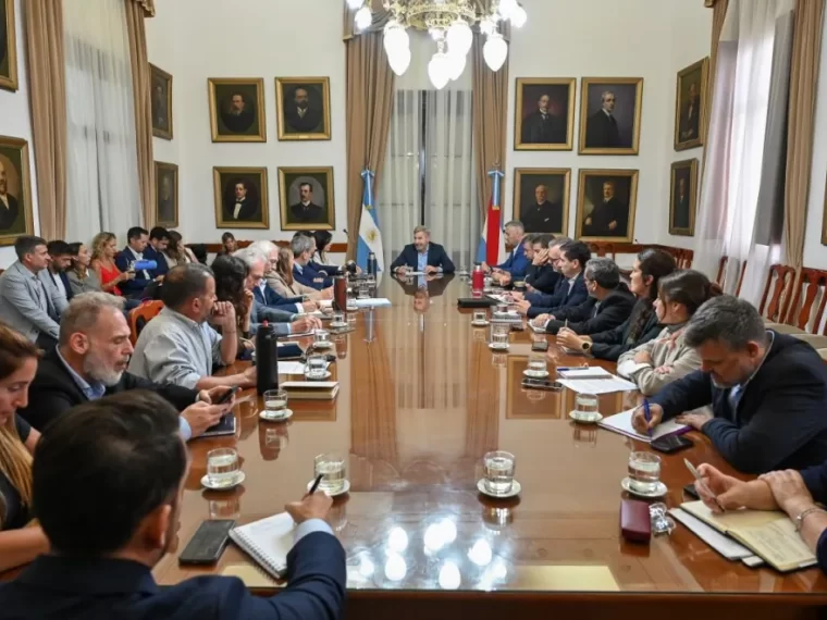 El seguimiento de las obras públicas dominó la sesión semanal de gabinete provincial