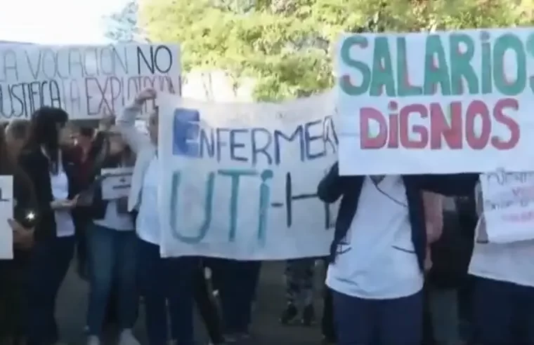Personal de Salud y Enfermería se movilizó ante el Hospital San Martín para reclamar salarios