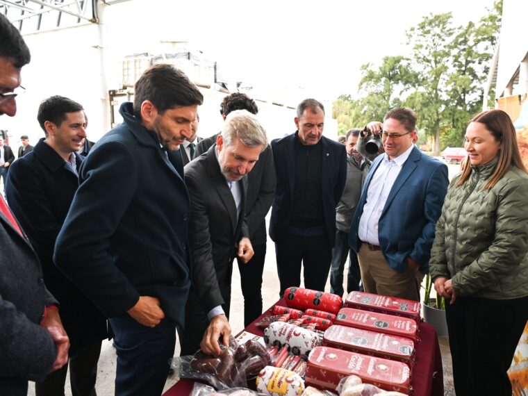 Frigerio y Pullaro entregaron el decreto de adhesión al RINI a Granalier