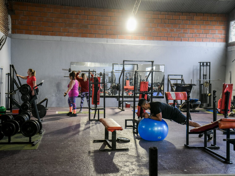 El Complejo Deportivo Raúl Alfonsín fortalece su gimnasio con nuevo equipamiento