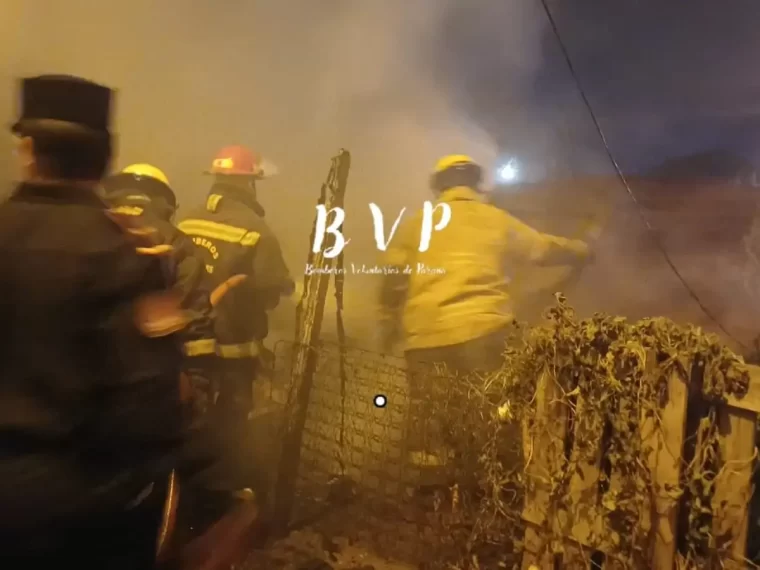 Incendio consumió dos viviendas precarias