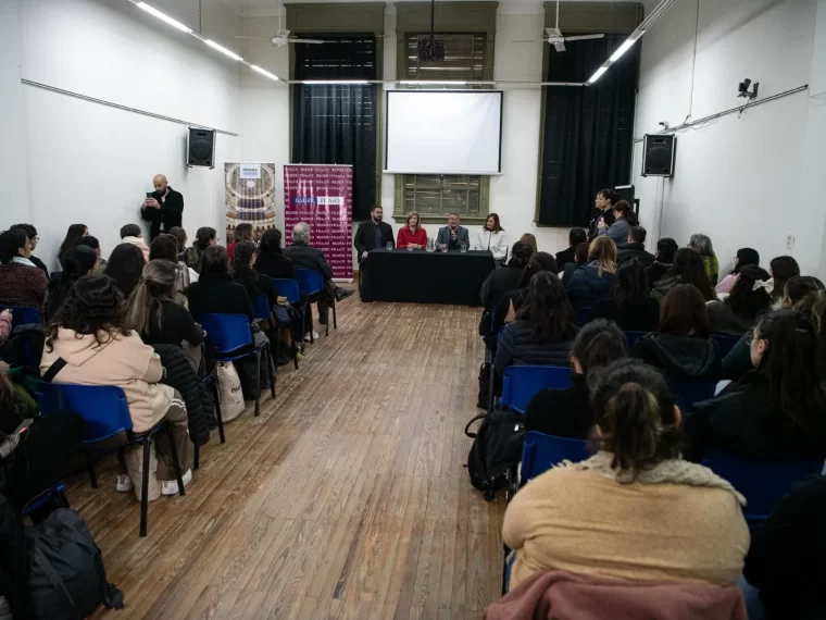 Con más de 200 estudiantes comenzó la Diplomatura en Moda, Arte Textil y Diseño de Indumentaria