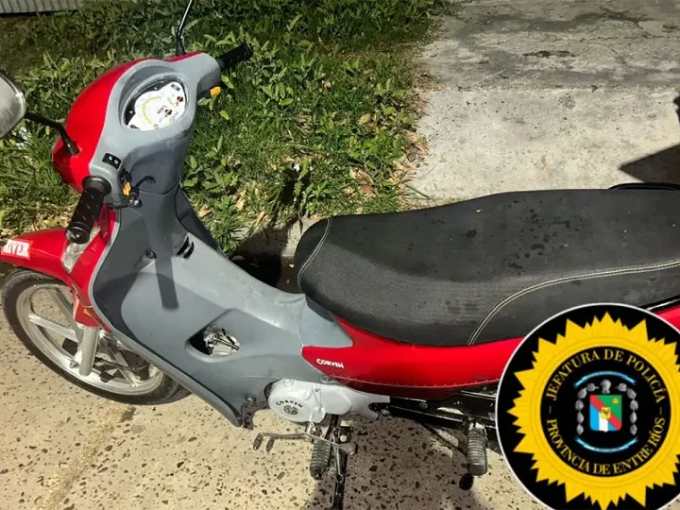 Robaron dólares y pesos en un autoservicio y compraron una moto