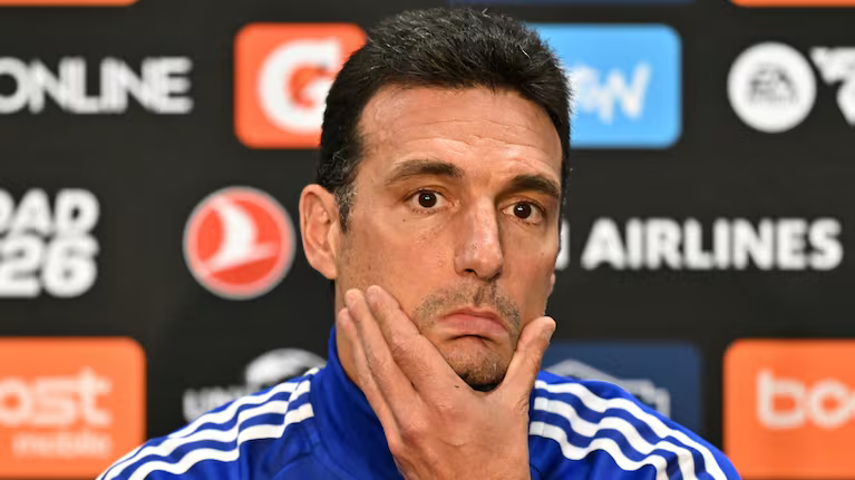 A horas del debut, Scaloni define la formación