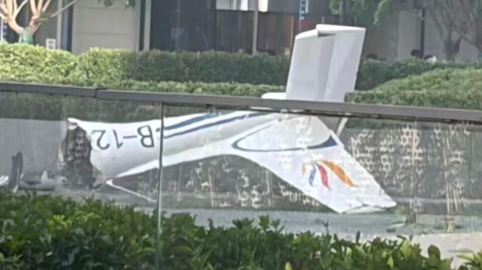 Pánico en China: una avioneta se estrelló contra la torre más alta de  Beijing - Radio RD 99.1
