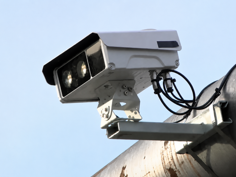 Controles en la Ruta 11: nuevas cámaras vigilarán el uso de celular y el cinturón con multas de hasta un millón de pesos Controles en la Ruta 11: nuevas cámaras vigilarán el uso de celular y el cinturón con multas de hasta un millón de pesos