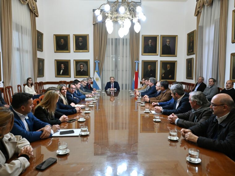 Frigerio encabezó un encuentro entre Caputo y empresarios entrerrianos Frigerio encabezó un encuentro entre Caputo y empresarios entrerrianos
