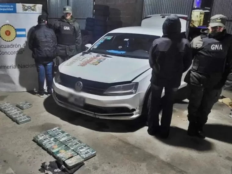 Secuestraron 24 kilos de cocaína en la Autovía 14: hay tres detenidos Secuestraron 24 kilos de cocaína en la Autovía 14: hay tres detenidos