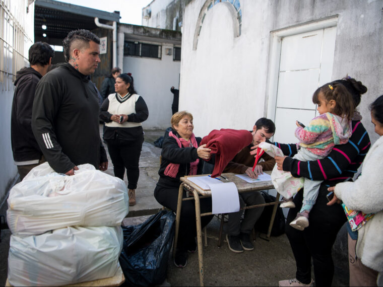 El Municipio de Paraná entregó módulos alimentarios y frazadas