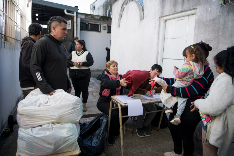 El Municipio de Paraná entregó módulos alimentarios y frazadas