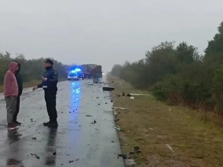 Un camionero brasileño resultó gravemente herido tras un choque frontal en Ruta 6 Un camionero brasileño resultó gravemente herido tras un choque frontal en Ruta 6