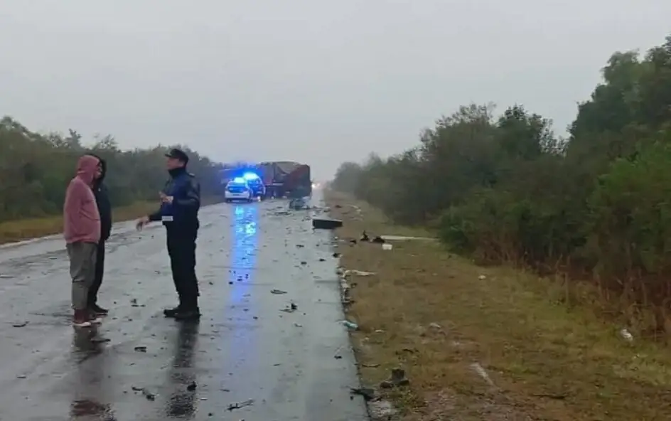 Un camionero brasileño resultó gravemente herido tras un choque frontal en Ruta 6