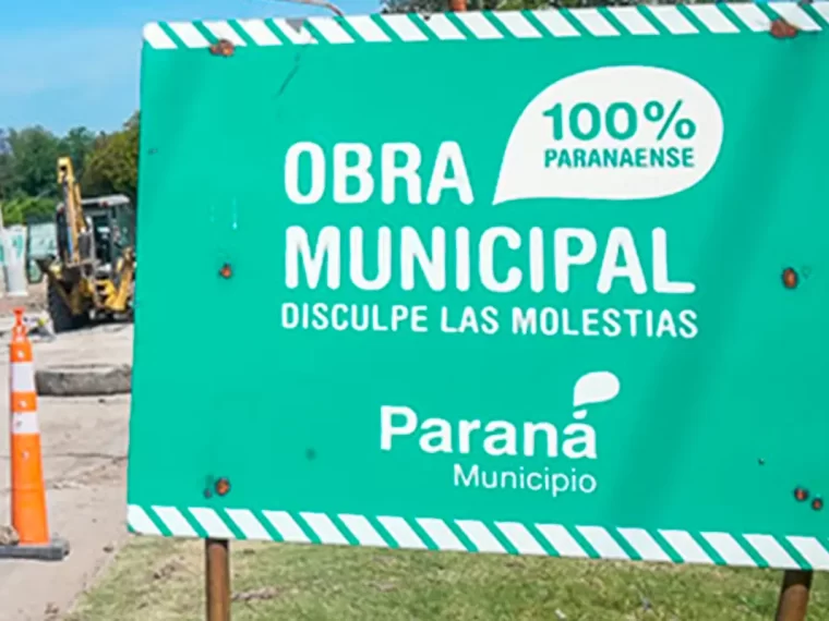 Reubican una cañería de agua en calle Corrientes