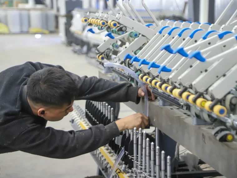 La producción volvió a caer en junio, según la UIA