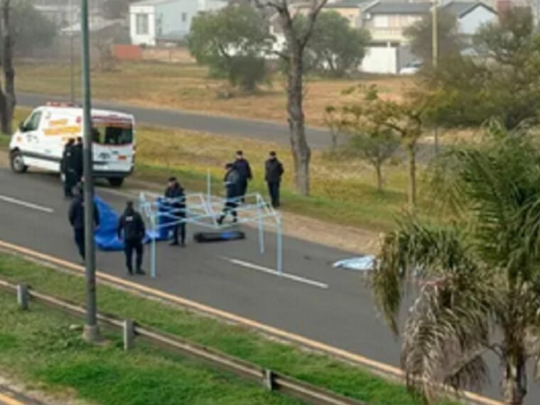 Tragedia en Paraná: un hombre murió tras ser embestido por un camión Tragedia en Paraná: un hombre murió tras ser embestido por un camión