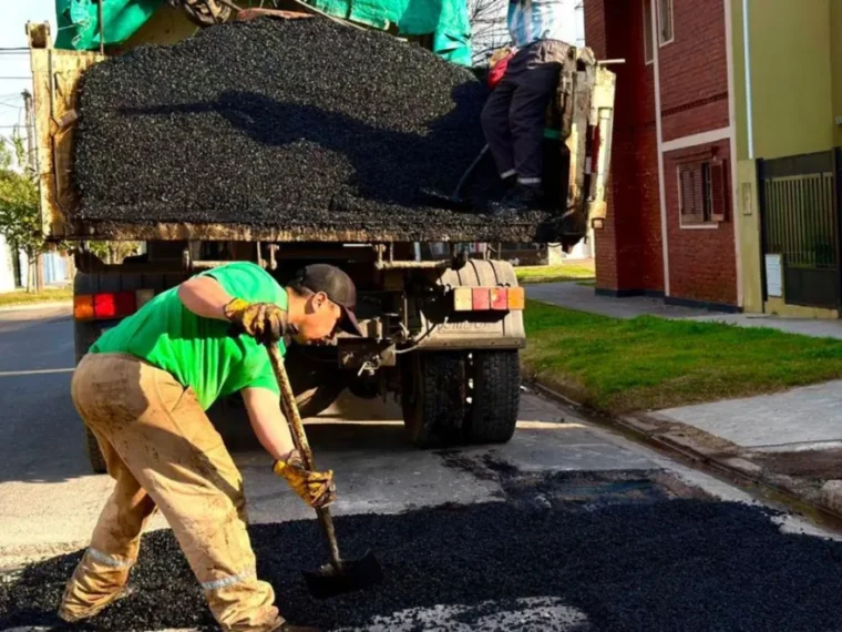 Paraná: El Plan Calle a Calle continúa con trabajos de bacheo en Villa Hermosa Paraná: El Plan Calle a Calle continúa con trabajos de bacheo en Villa Hermosa