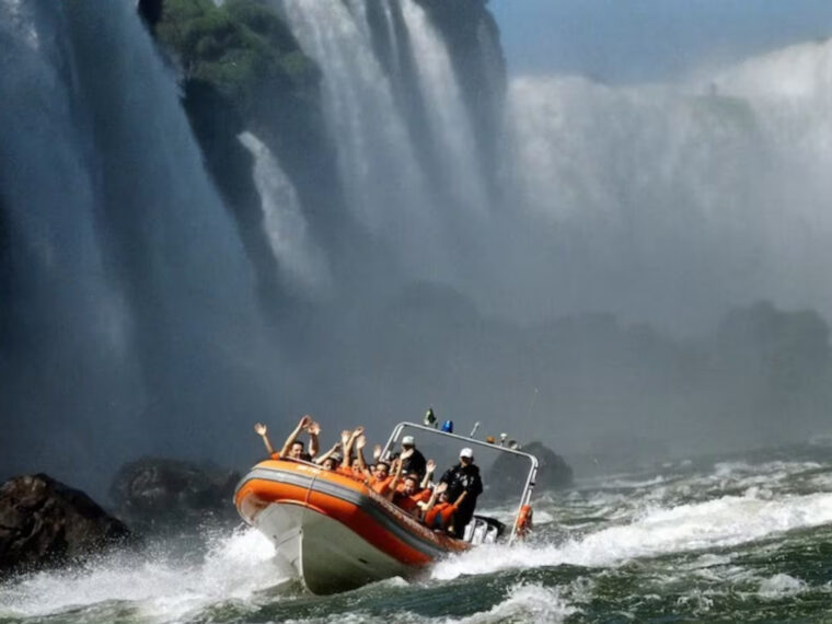 Tragedia en las Cataratas del Iguazú: un turista neerlandés murió al volcar una lancha