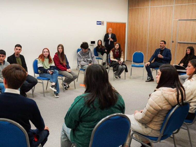 Con la participación de más de 1900 estudiantes y docentes finalizó el ciclo de formación para centros de estudiantes Con la participación de más de 1900 estudiantes y docentes finalizó el ciclo de formación para centros de estudiantes