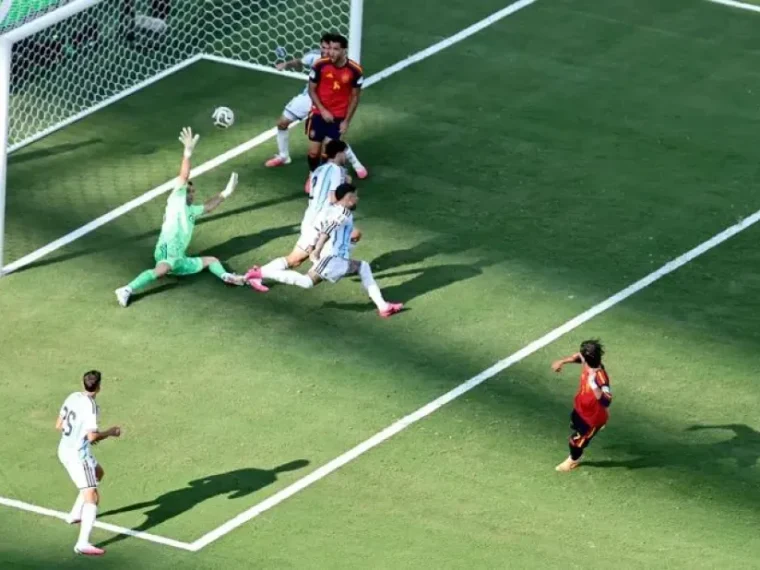España venció 1-0 a Argentina y es el nuevo campeón del mundo España venció 1-0 a Argentina y es el nuevo campeón del mundo