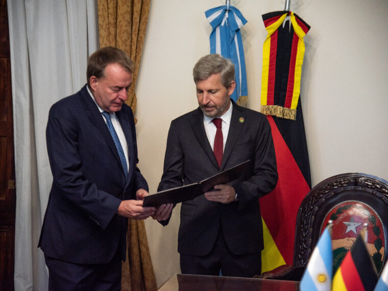 Frigerio desarrollará una agenda estratégica en el Puerto de Hamburgo para potenciar las exportaciones entrerrianas Frigerio desarrollará una agenda estratégica en el Puerto de Hamburgo para potenciar las exportaciones entrerrianas