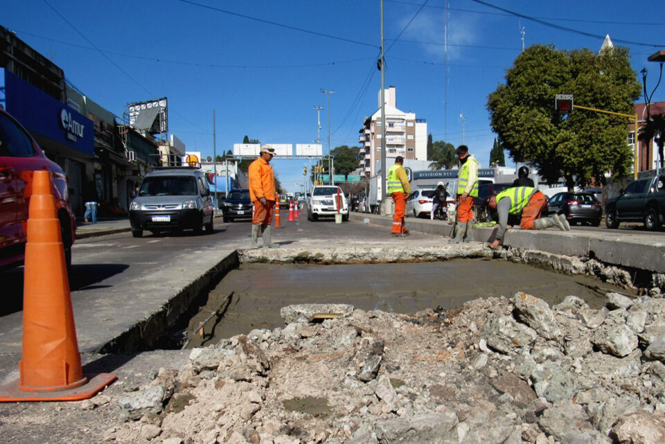 Corte de tránsito en avenida Ramírez por trabajos de hormigonado