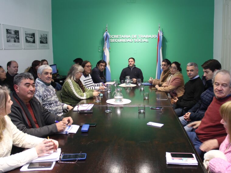 La provincia y los gremios docentes continuarán la negociación paritaria el miércoles La provincia y los gremios docentes continuarán la negociación paritaria el miércoles