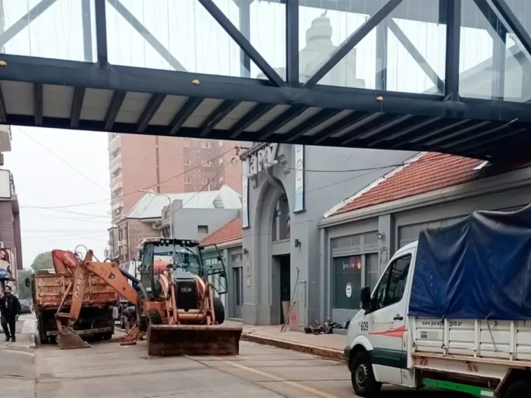 Hay cortes de tránsito en el centro de Paraná por reparaciones en la red cloacal