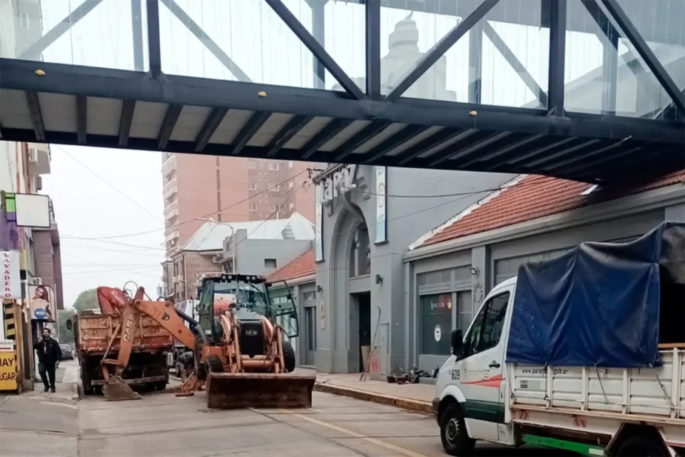 Hay cortes de tránsito en el centro de Paraná por reparaciones en la red cloacal