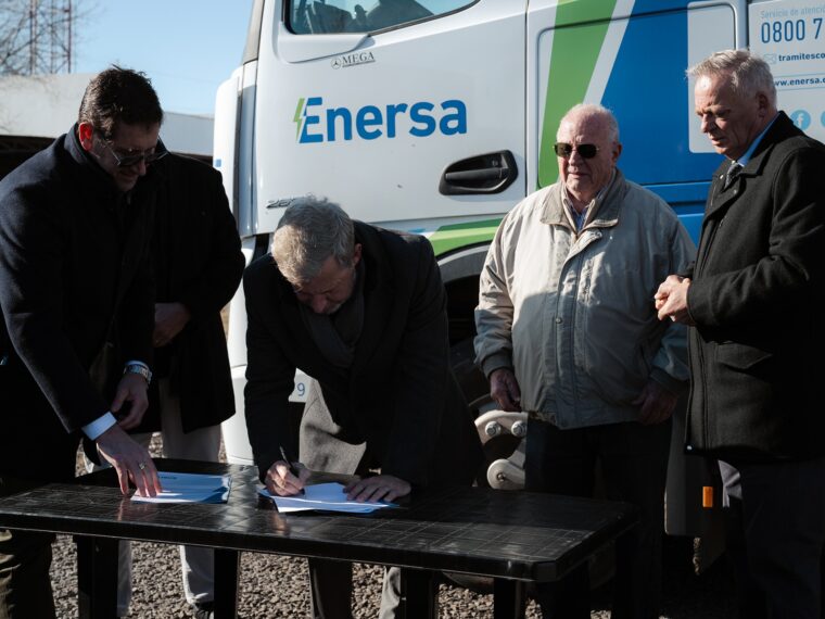 Frigerio firmó en Viale el acta inicio para la repotenciación eléctrica de la región Frigerio firmó en Viale el acta inicio para la repotenciación eléctrica de la región