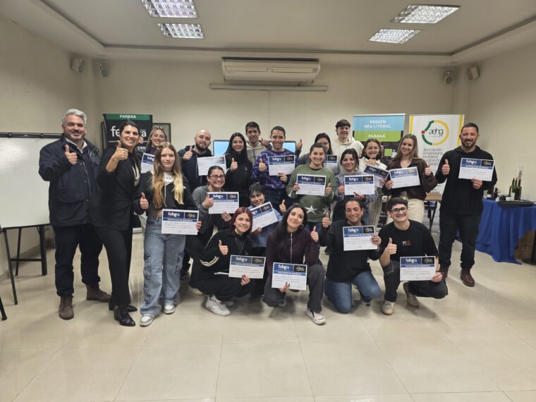AEHGP Paraná realizó el Curso de Mozos y Camareras Nivel Principiante AEHGP Paraná realizó el Curso de Mozos y Camareras Nivel Principiante