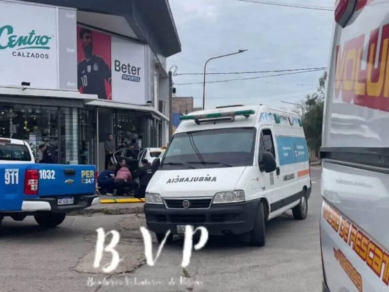 Murió un taxista en Paraná tras descompensarse, subir a la vereda y chocar una moto Murió un taxista en Paraná tras descompensarse, subir a la vereda y chocar una moto