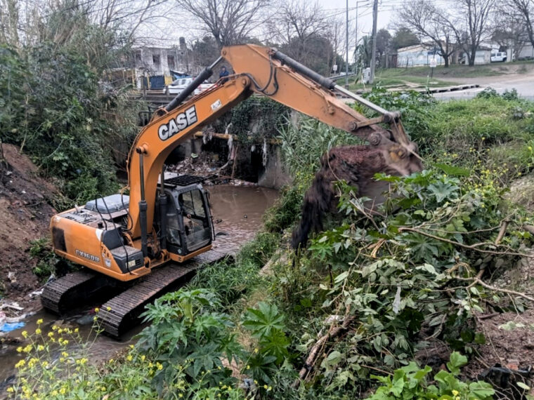 Avanzan los trabajos de limpieza y desobstrucción en arroyos en Paraná Avanzan los trabajos de limpieza y desobstrucción en arroyos en Paraná