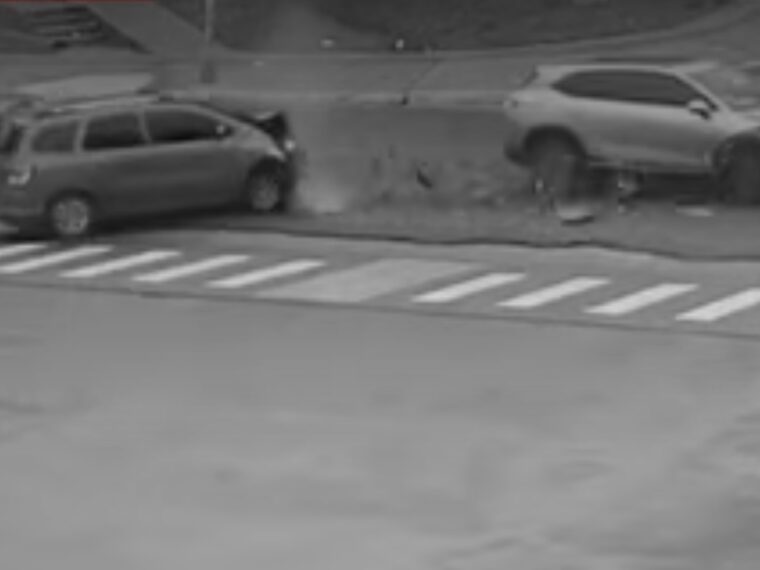 Violento choque en avenida Laurencena