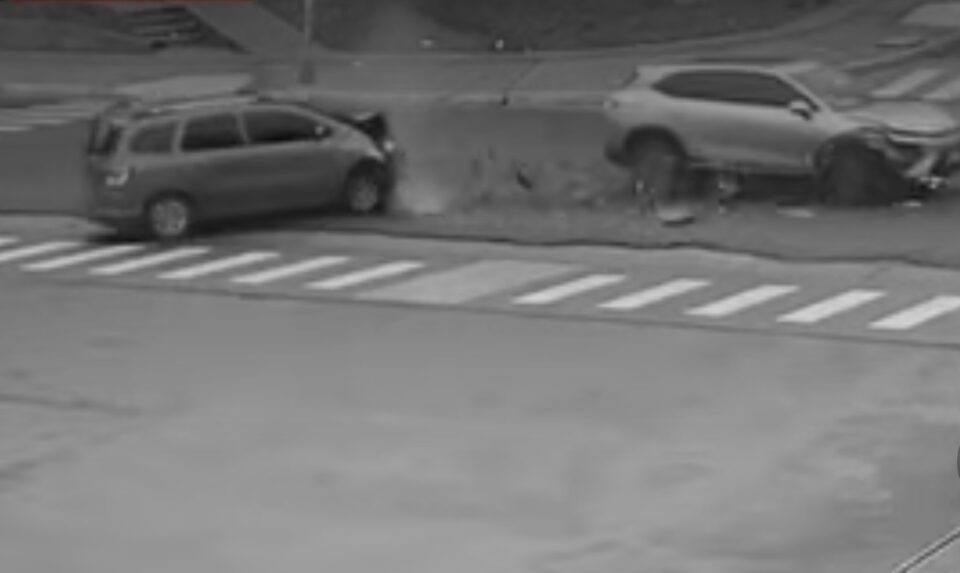 Violento choque en avenida Laurencena