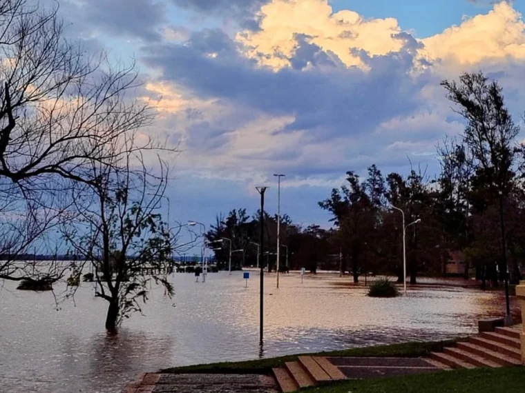 El río Uruguay superará la marca de los 11 metros frente al puerto de Concordia El río Uruguay superará la marca de los 11 metros frente al puerto de Concordia