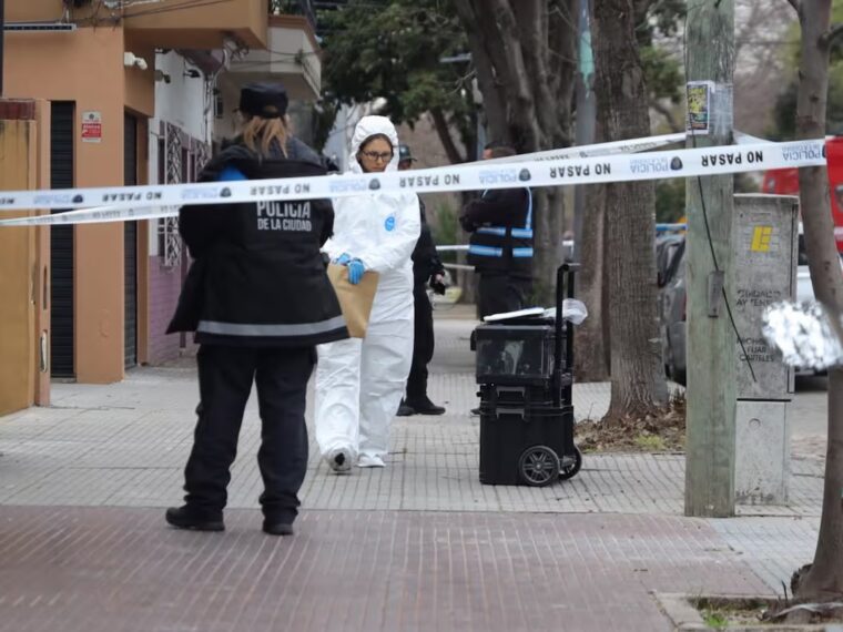 Mató a su esposa, su hijo alertó a la Policía y lo atraparon a 200 metros de la vivienda Mató a su esposa, su hijo alertó a la Policía y lo atraparon a 200 metros de la vivienda