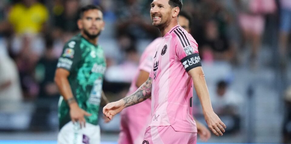 Messi apareció de sorpresa tras despedir a su papá y jugó para Inter Miami