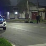 Motociclista fue hospitalizado tras chocar con un auto