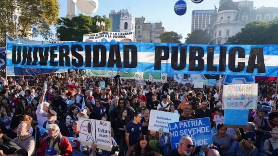 Docentes universitarios anunciaron un paro nacional para el 27 y 28 de agosto