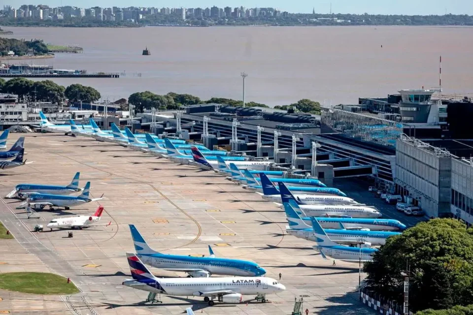 Se suspendió el paro en aeropuertos y vuelven a negociar por los reclamos salariales