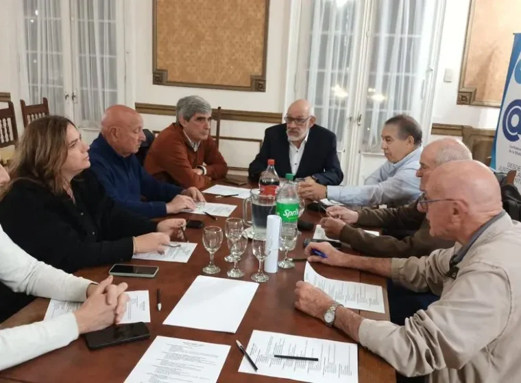 El Centro Comercial de Paraná y su par de Santa Fe acordaron agenda en común para repuntar las ventas El Centro Comercial de Paraná y su par de Santa Fe acordaron agenda en común para repuntar las ventas