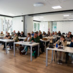 Abren nueva convocatoria para capacitar a personas mayores en el uso de celulares y tecnología