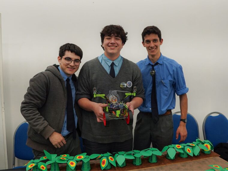 Estudiantes de escuela técnica presentaron un proyecto de robótica con inteligencia artificial Estudiantes de escuela técnica presentaron un proyecto de robótica con inteligencia artificial
