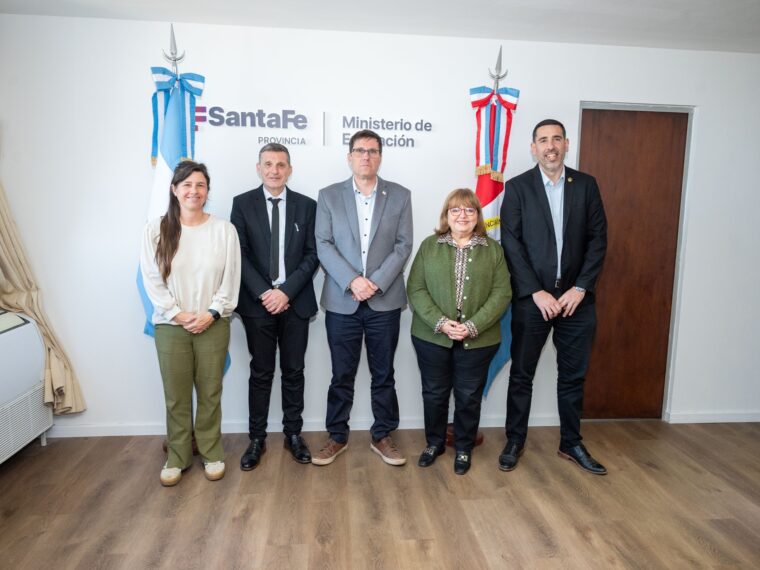 Uader capacitará a más de 3 mil docentes santafesinos en Educación Tecnológica Uader capacitará a más de 3 mil docentes santafesinos en Educación Tecnológica