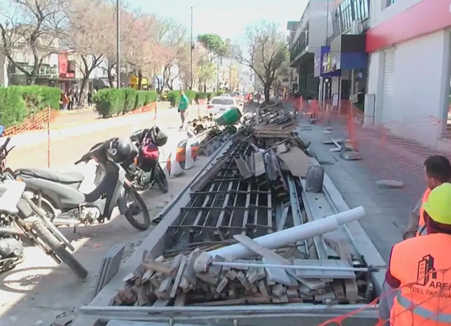 Avanza la renovación de veredas y arbolado en calle 25 de Mayo de Paraná