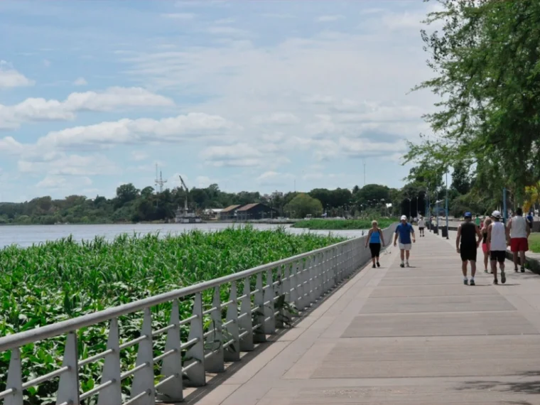 El Río Paraná superaría el nivel de alerta en noviembre en la capital provincial El Río Paraná superaría el nivel de alerta en noviembre en la capital provincial