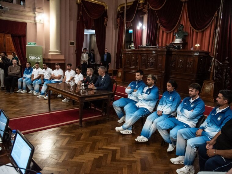 El gobernador reconoció a los deportistas entrerrianos que representaron al país en los Juegos Suramericanos El gobernador reconoció a los deportistas entrerrianos que representaron al país en los Juegos Suramericanos